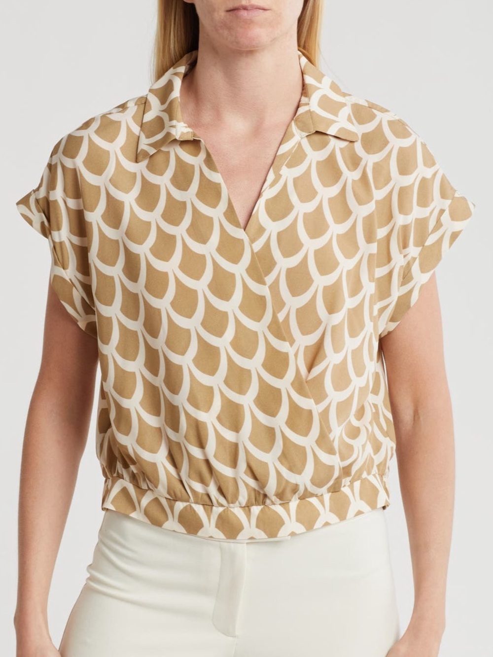 Pleione Beige and White Short-Sleeve V-Neck Blouse